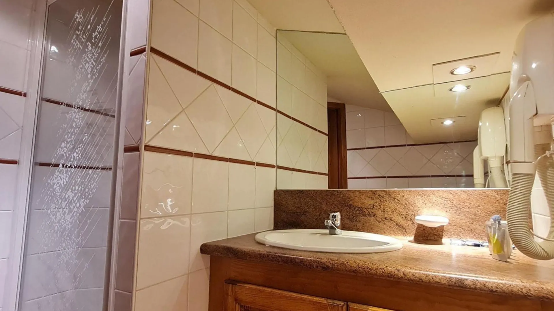 Apartment Alpina Lodge By Interhome Les Deux Alpes 0*,  France